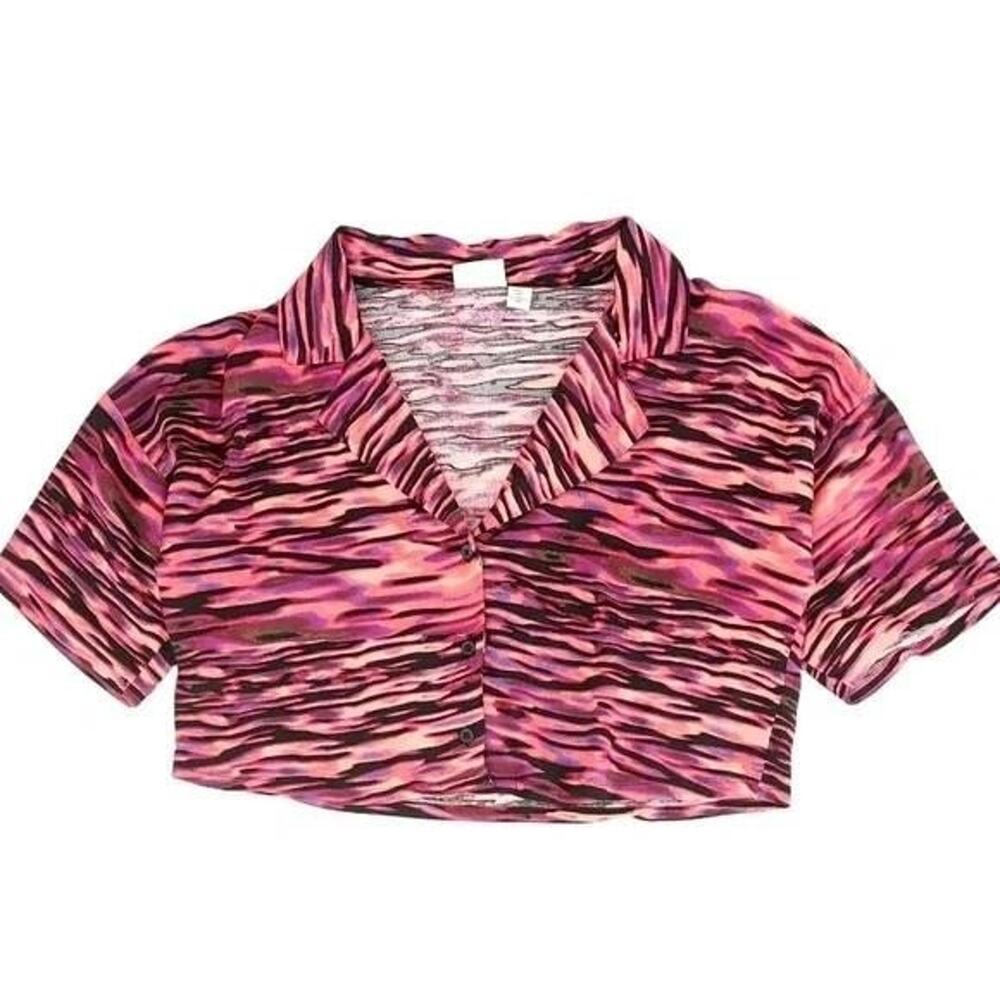 Noisy May Lightweight animal print buttoned crop top Size Small NWT‎